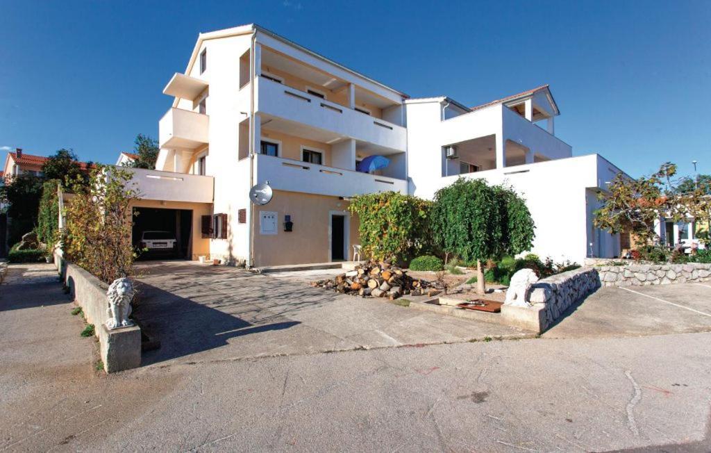 Apartmani Mile Krk Town Exteriör bild