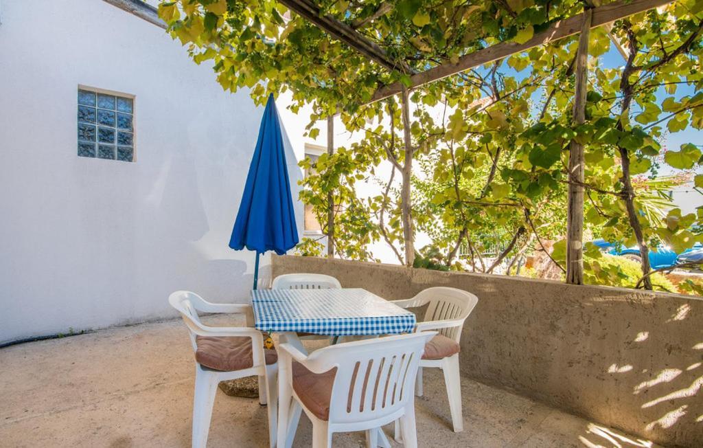 Apartmani Mile Krk Town Exteriör bild