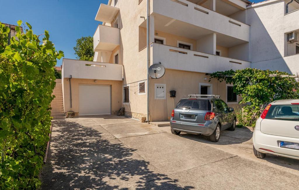 Apartmani Mile Krk Town Exteriör bild
