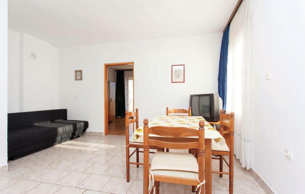 Apartmani Mile Krk Town Exteriör bild