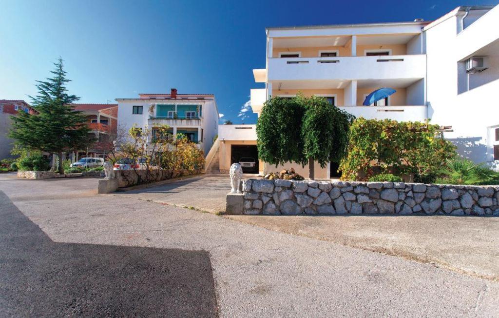 Apartmani Mile Krk Town Exteriör bild