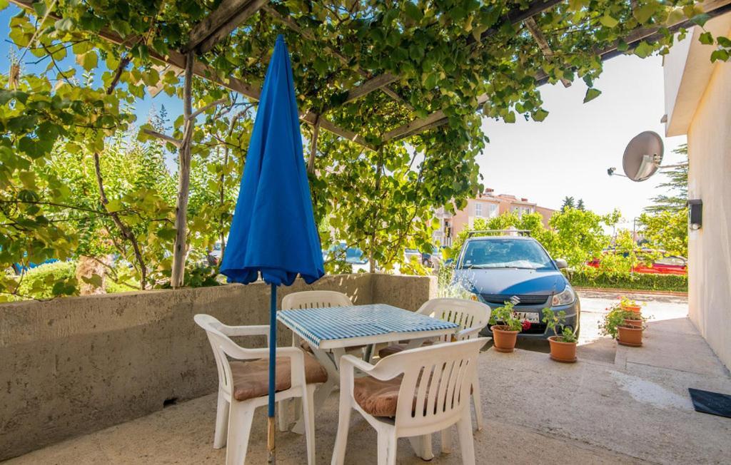 Apartmani Mile Krk Town Exteriör bild