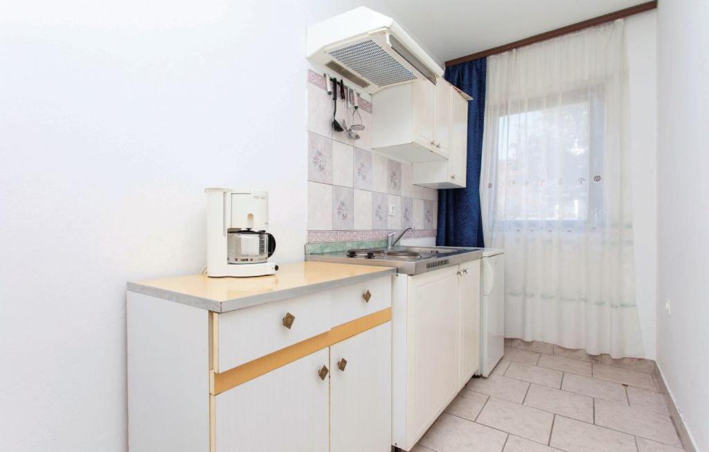 Apartmani Mile Krk Town Exteriör bild