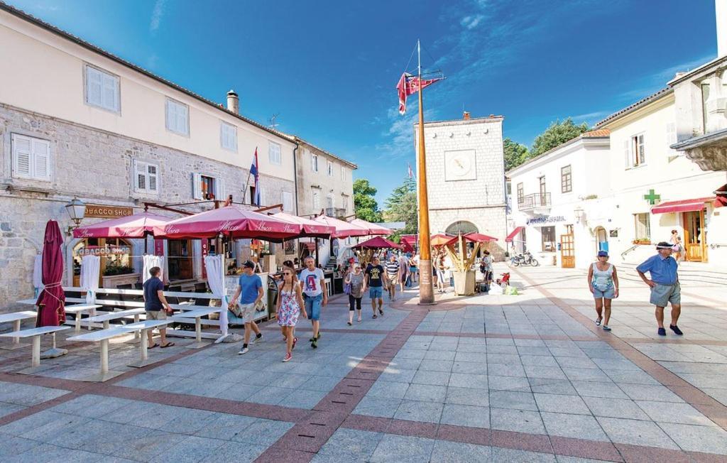 Apartmani Mile Krk Town Exteriör bild